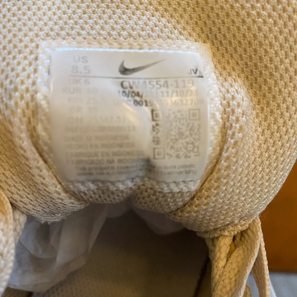 Nike Air Sneakers - Picture 7 of 7